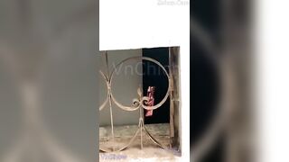 Thanh niên crush bé phòng bên hnay quay lén thì thấy e nó xem sex móc lồn