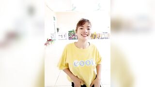 Cô giáo mầm non show hàng 14