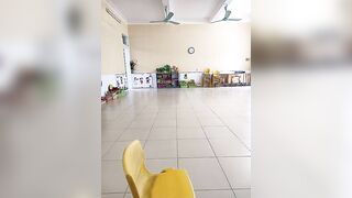 Cô giáo mầm non show hàng 14
