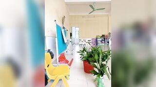 Cô giáo mầm non show hàng 15