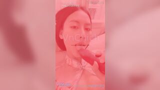 Leak clip e PongKyubu thủ dâm nứng lồn nước bắn tung toé trong karaoke