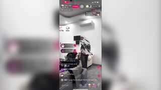 Clip Sex Vợ Long 9 Ngón Lộ Chem Chém Trên Live Hot