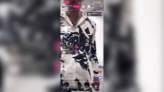 Clip Sex Vợ Long 9 Ngón Lộ Chem Chém Trên Live Hot