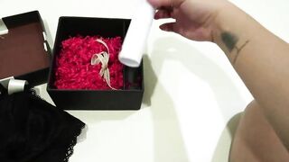Troll chị gái mặc quần chíp rung
