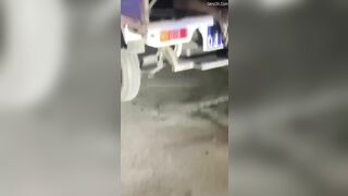 Cặp Đôi Địt Nhau Trên Xe Công An Phường Ngay Trên Đường Vì Quá Nứng
