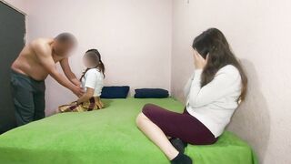 Người mẹ bất lực khi chứng kiến con gái riêng bị chồng đụ