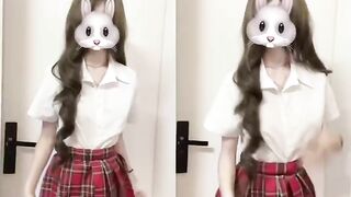 Em gai dance