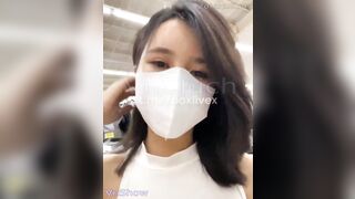 E gái đi siêu thị nhét trứng rung nứng quá vào wc móc lồn cả tiếng bị bảo vệ gọi