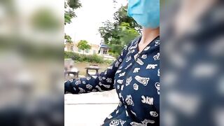 Cô giáo mầm non show hàng 18