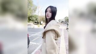 Gái xinh public trong xe hơi