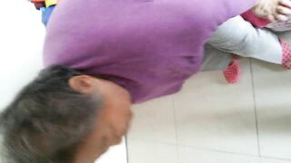 Cháu trai với bà nôi