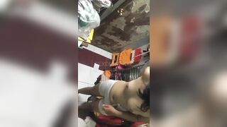 Em lén em vợ thay đồ  vú to căng tròn