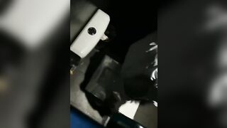 Quay lén e học sinh đi đái xem sex lén móc lồn luôn trong wc