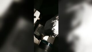 Quay lén e học sinh đi đái xem sex lén móc lồn luôn trong wc