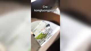 Em họ mới lớn tắm vú to