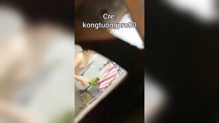 Em họ mới lớn tắm vú to