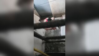 quay lén bà cô tắm