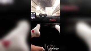 Đi trong đường hầm e gái lồn non nước bắn tung toé trên xe taxi
