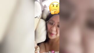 Em gái đeo kính răng kểnh video call với ngiu giống tiktoker tươii tắn xink xắn :>