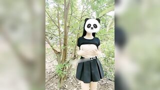 E gái show vú nơi công cộng bị phát hiện và cái kết