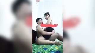 Bé Ly 2ka10 nghỉ học vào nhà nghỉ nhún nhảy cùng anh trai mưa
