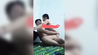 Bé Ly 2ka10 nghỉ học vào nhà nghỉ nhún nhảy cùng anh trai mưa