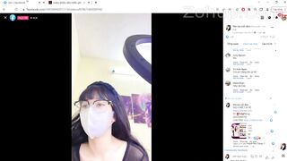 Livestream hớ hênh lộ hàng trên trực tiếp Facebook siêu nứng xong cởi quần thủ dâm
