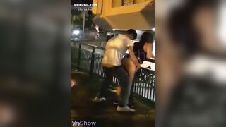 Bạo Vl, E gái bị thg ny ép địt ngay tại câuf bao nhiêu xe cộ đi qua quay video