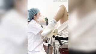 E gái triệt lông bướm sướng quán bắn nước luôn vào mặt y tá