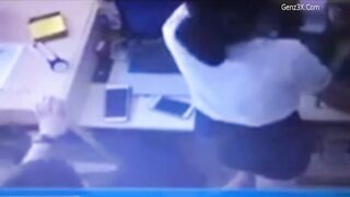 Clip Nam Quản Lý Móc Lốp Em Nhân Viên Thế Giới Di Động