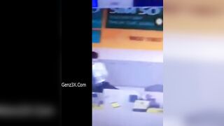 Clip Nam Quản Lý Móc Lốp Em Nhân Viên Thế Giới Di Động