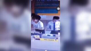Clip Nam Quản Lý Móc Lốp Em Nhân Viên Thế Giới Di Động