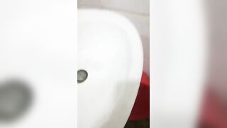Chuppy ăn chs lén vào wc thủ dâm trong phòng y tế bị gv phát hiện