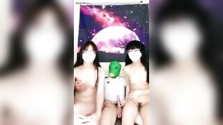 live some cùng hai cô bạn thân rất phê chim