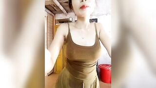 Cô giáo mầm non show hàng 24