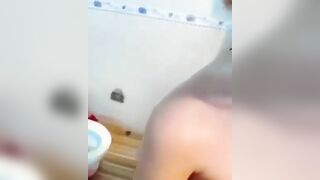 Cho em họ bú cu khi tắm chung