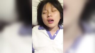 e gái china vừa đi học về đã bị lôi ra địt rồi xuất tinh lên mặt