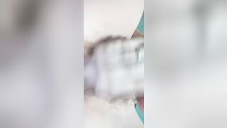 Bé học sinh và sở thích nghịch cái lồn rậm lông trong phòng bị anh trai phát hiện