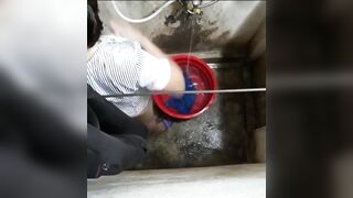 Quay lén mẹ vợ tắm 5