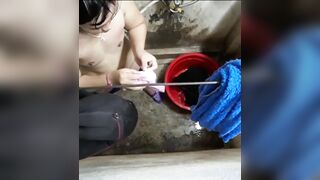 Quay lén mẹ vợ tắm 5