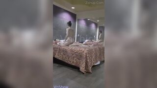 Quay lén ông bố số hưởng địt con gái vừa đủ tuổi lấy chồng