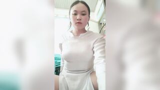 Em học sinh mới lớn vú bự nứng lồn quá thủ dâm cho bớt ngứa lồn
