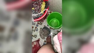 Thủ dâm với quần lót của cô giáo lúc đi vắng