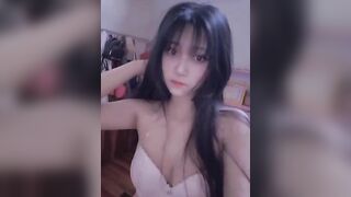 Siêu phẩm e Nhi 2ka9 bị thg ny dụ chát sex khoe vú lồn ngon vkl