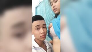 2 e học sinh tranh thủ giờ ra chs bú vú địt nhau trong lớp