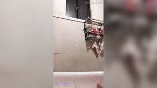 Bé học sinh thủ dâm trong wc bị thg e mách mẹ mà cj đã móc j ý mẹ