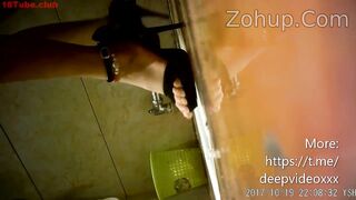Quay lén mấy e học sinh đi ỉa đái suýt thì bị phát hiện