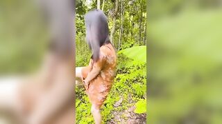 Gái xinh dâm đến cây hoa cũng chả tha