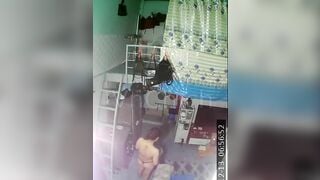Đang tắm mà bị hở điện e gái khỏa thân chạy ra thế là bị thg a địt
