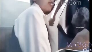 Full clip địt nhau trong lớp học, M bú cu t đi, nhưng t sợ mấy thg kia nhìn thấy lắm